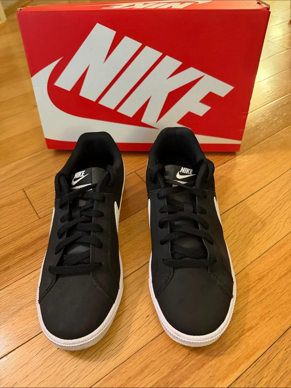 Nike Women’s Nike Court Royale in Black and white size 8.5